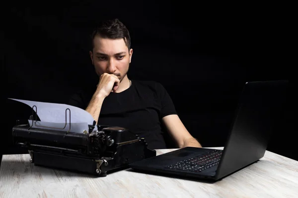 Young Handsome Man Midway Typewriter Laptop Black Background Low Key — Stock Photo, Image