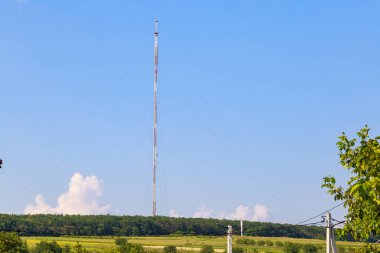 Televizyon kulesi. Metin veya harf için kopyalama alanı olan arkaplan