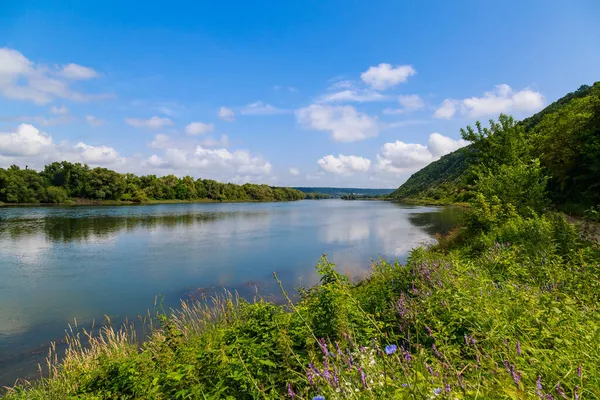 Río Ancho Fondo Europeo Oriental Con Espacio Copia Para Texto — Foto de Stock