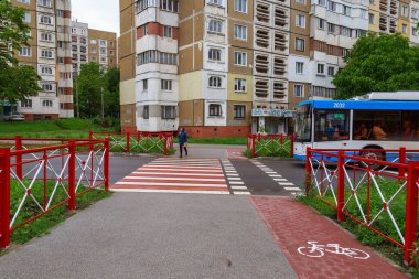 Şehir sokağı. İllüstrasyon başyazısı. 14 Haziran 2021 Balti Moldova. Kopyalama alanı olan arkaplan