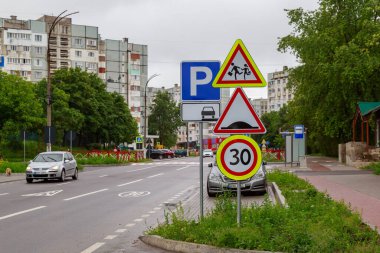 Şehir sokağı. İllüstrasyon başyazısı. 14 Haziran 2021 Balti Moldova. Kopyalama alanı olan arkaplan