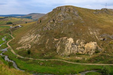 Doğu Avrupa 'nın dağlık doğası. Metin veya yazıtlar için kopyalama alanı olan arkaplan