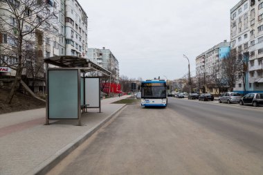 1 Nisan 2021 'de Balti Moldova kentsel çevrede toplu taşımacılık durdu. İllüstrasyon başyazısı. Arkaplan