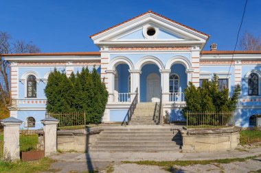 19. yüzyılın klasik Rus mimarisi tipik bas-reef ile. Moldova 'ya hoş geldiniz. Tarihsel ve kültürel miras. Metin veya harf için kopyalama alanı olan arkaplan