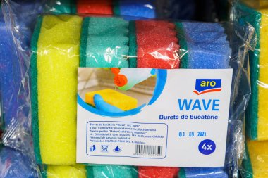 Bulaşık süngeri. Metin için kopyalama alanı olan arkaplan. İllüstrasyon başyazısı. 18 Aralık 2021 Balti Moldova.