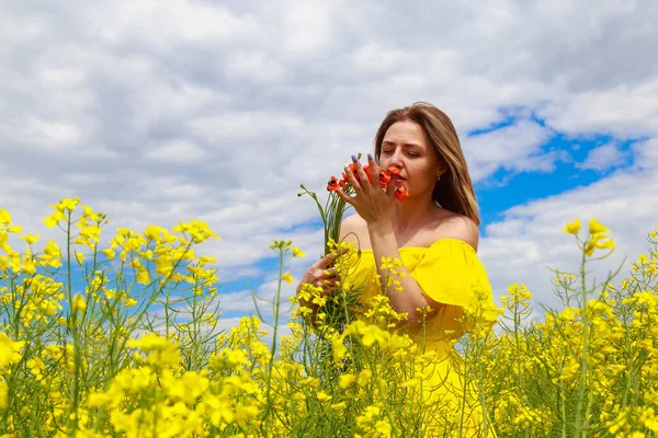 Young Pretty Woman Yellow Dress Lightning Cheerful Yellow Background Blooming — Stock Photo, Image