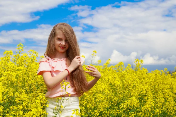 Childhood Happiness Concept Teenager Outdoors Girl Nature Lifestyle Cheerful Lightning — Stock Photo, Image