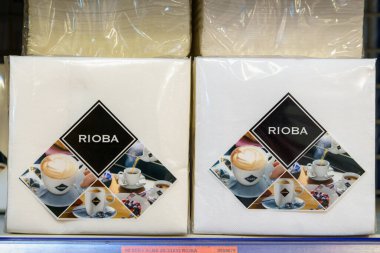 Servis için masa peçeteleri. Metin için kopyalama alanı olan arkaplan. İllüstrasyon başyazısı. 18 Aralık 2021 Balti Moldova.