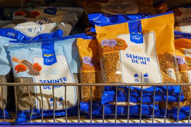 Keten tohumu. Metin için kopyalama alanı olan arkaplan. İllüstrasyon başyazısı. 18 Aralık 2021 Balti Moldova.