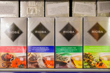 Büyük yaprak çayı. Metin için kopyalama alanı olan arkaplan. İllüstrasyon başyazısı. 18 Aralık 2021 Balti Moldova.