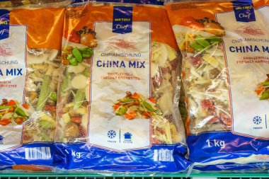 Çin karışımı. Metin için kopyalama alanı olan arkaplan. İllüstrasyon başyazısı. 18 Aralık 2021 Balti Moldova.