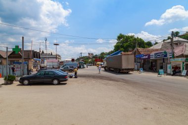 Central City otobüs durağı. İllüstrasyon başyazısı. 28 Haziran 2021 Otaci Moldova. Arkaplan