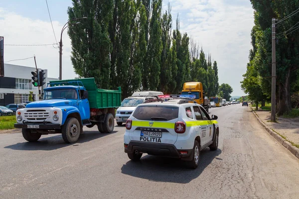 Polis arabası. Metin veya yazıtlar için kopyalama alanı olan bir arkaplan. İllüstrasyon başyazısı. 12 Temmuz 2021 Balti Moldova.