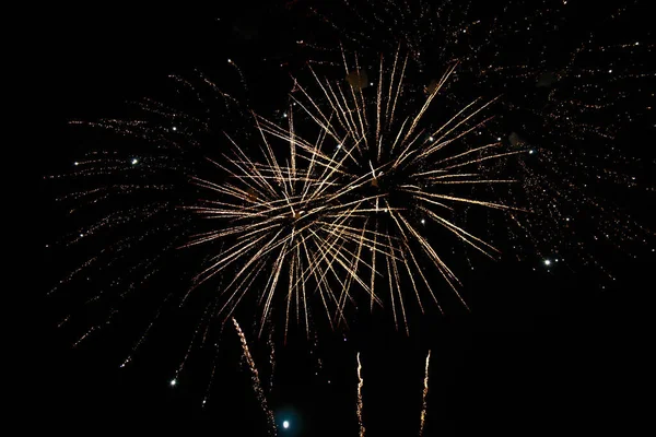 Fogos Artifício Muito Bonitos Contra Céu Negro Com Espaço Cópia — Fotografia de Stock