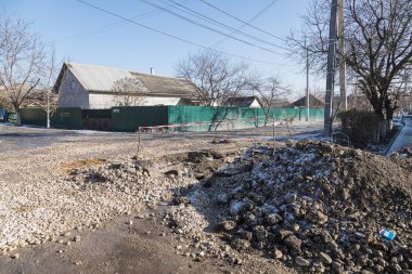 21 Ocak 2021 Balti veya Beltsy Moldova, Kışın kötü yollar. İllüstrasyon Editörü