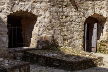 Ortaçağ kale geçmişi. Eski taş mimarisi. Metin için kopyalama alanı olan arkaplan.