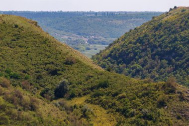 Doğu Avrupa 'nın dağlık doğası. Metin veya yazıtlar için kopyalama alanı olan arkaplan
