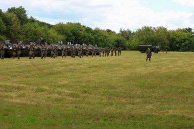 Ulusal ordunun askerleriyiz. Askeri tatbikatlar. 14 Temmuz 2020 Balti Moldova. İllüstrasyon Editörü
