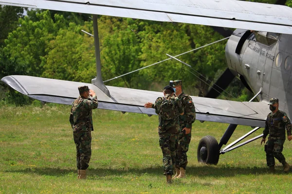 Militari Salutano Gli Anziani Rango Esercitazioni Militari Dimostrative Luglio 2020 — Foto Stock