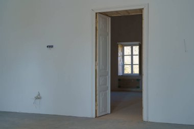 Eski binaların restorasyonu. İç yapı elementi oluşturuluyor. Seçici odak arkaplanı ve metin veya harf için kopyalama alanı