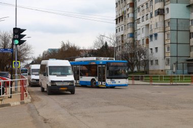 Kablosuz toplu taşıma tramvayı. Metin veya yazıtlar için kopyalama alanı olan bir arkaplan. İllüstrasyon başyazısı. 19 Nisan 2021 Balti Moldova.