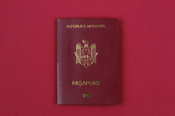 Moldova Cumhuriyeti Vatandaşının Modern Yabancı Pasaportu Metin Için Kopyalama Alanı — Stok fotoğraf