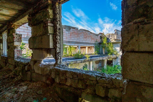 Ruined Abandoned Building Unusual Details Apocalyptic Architecture Background — Stock Photo, Image