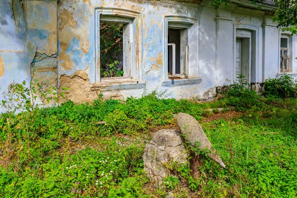 Casa Rural Arruinada Abandonada Conceito Aldeia Moribunda Urbanização Global Fundo — Fotografia de Stock