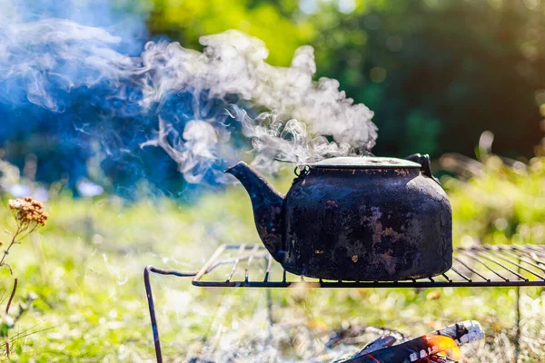 Ein Sehr Alter Campingkocher Mit Einer Schwarzen Schicht Kohlenstoff Auf — Stockfoto