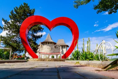 Turistlerin başlıca ilgi odağı Soroca kenti ve Moldova ülkesidir. 15. yüzyıl kalesi Stefan cel Mare tarafından inşa edildi. Moldova 'ya Hoşgeldiniz