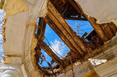 Eski mimarinin terk edilmiş tarihi ve kültürel mirası. Kıyametin olağandışı ayrıntıları. Eski psikiyatri hastanesi. Arkaplan
