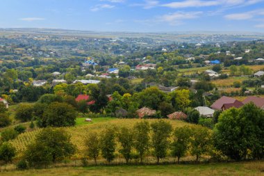 Köy ya da kırsal yerleşim yeri manzarası. Metin için kopyalama alanı olan arkaplan