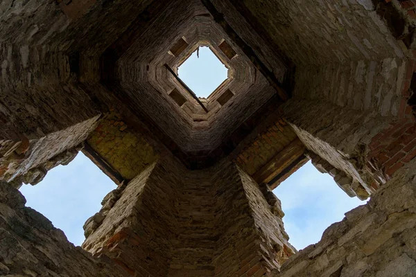 Antiguo Vintage Arruinado Torre Abandonada Ruinas Del Patrimonio Histórico Fondo — Foto de Stock