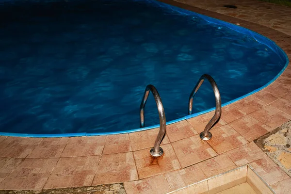 Piscina Escuro Noite Conceito Proibição Natação Nocturna Regras Segurança Nas — Fotografia de Stock