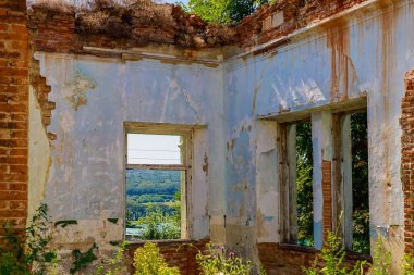 Eski mimarinin terk edilmiş tarihi ve kültürel mirası. Kıyametin olağandışı ayrıntıları. Arkaplan