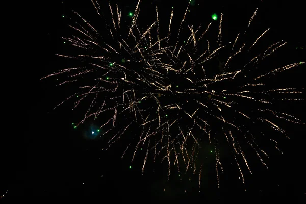 Sehr Schönes Feuerwerk Gegen Den Schwarzen Himmel Mit Kopierraum Für — Stockfoto