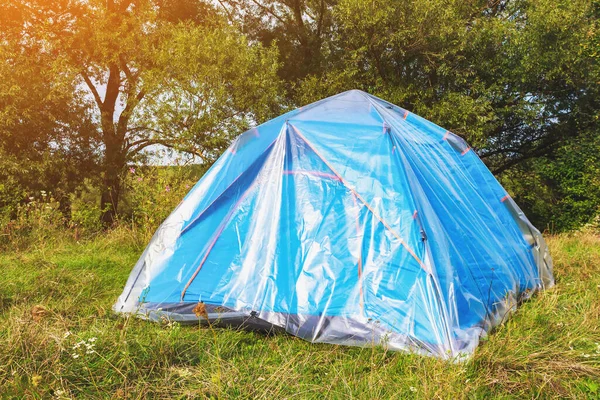 Det Blå Tältet Turist Naturen Täckt Med Oljeduk Eller Polyetylen — Stockfoto