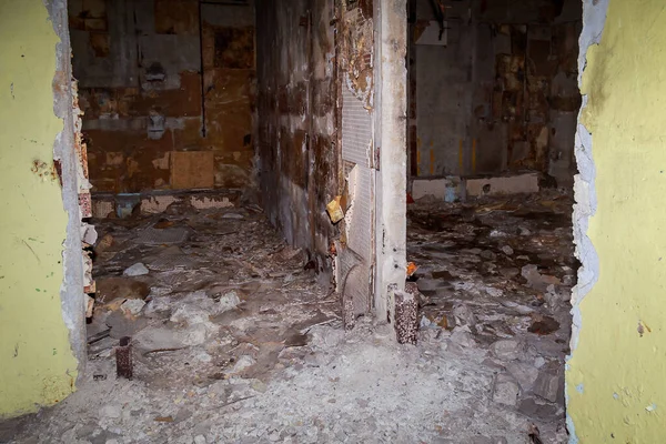 一个地下反核废弃的秘密军事地堡的内部 令人毛骨悚然的地方 世界末日后的背景 — 图库照片