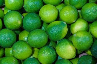 Çiftlik organik limonları. Perakende markette doğal vitaminler. Metin için kopyalama alanı olan seçici odak.
