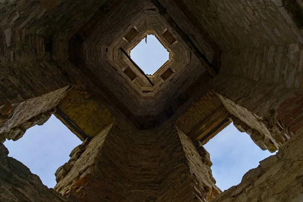 Velha Torre Abandonada Arruinada Ruínas Património Histórico Fundo Viagem Com — Fotografia de Stock