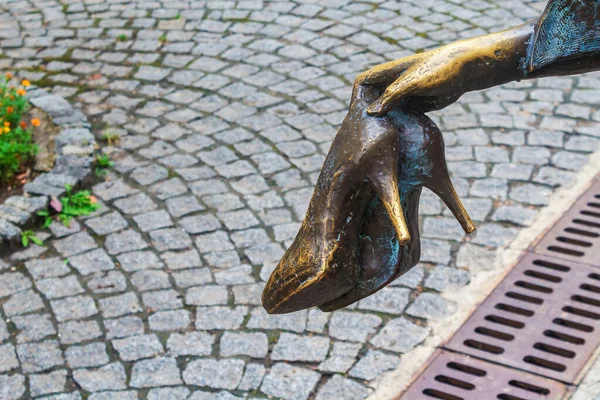 Schuhe Mit Absätzen Oder Stilettos Element Des Bronzedenkmals Das Konzept — Stockfoto