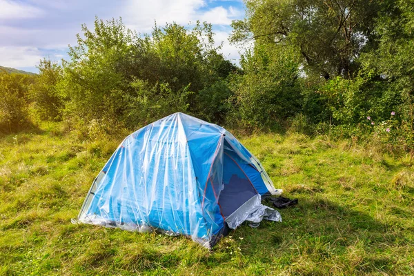 Det Blå Tältet Turist Naturen Täckt Med Oljeduk Eller Polyetylen — Stockfoto