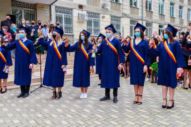 Mezuniyet gününde mezun oluyor. Beltsy, Moldova 31 Mayıs 2021. Sadece editör kullanımı.