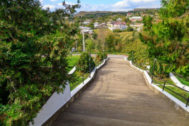 Köy ya da kırsal yerleşim yeri manzarası. Metin için kopyalama alanı olan arkaplan