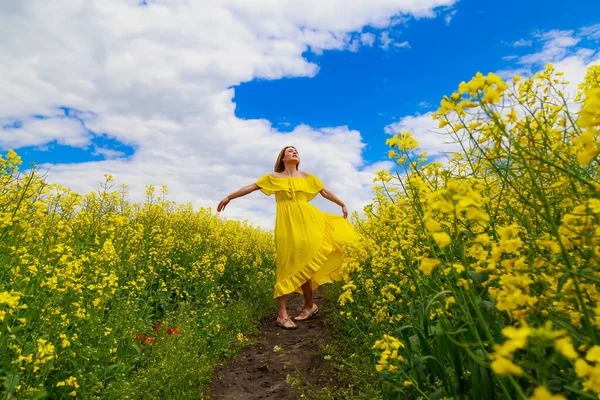 Young Pretty Woman Yellow Dress Lightning Cheerful Yellow Background Blooming — Stock Photo, Image