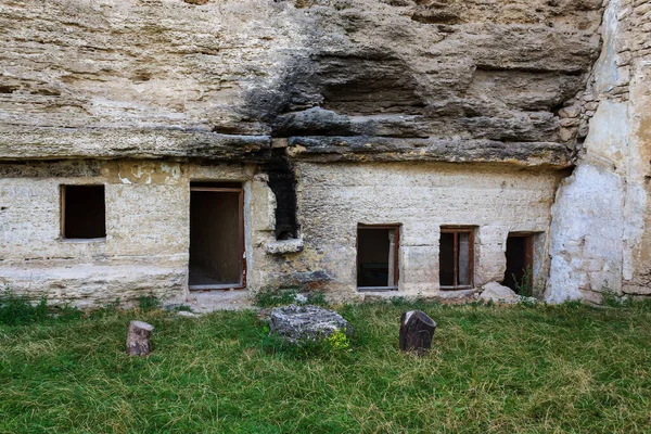 Rotsachtige Klooster Met Cellen Voor Monniken Achtergrond Met Kopieerruimte Voor — Stockfoto