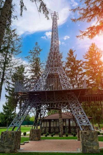 Snížená Kopie Nebo Stylizovaná Replika Eiffelovy Věže Přitahuje Turisty Cestovního — Stock fotografie