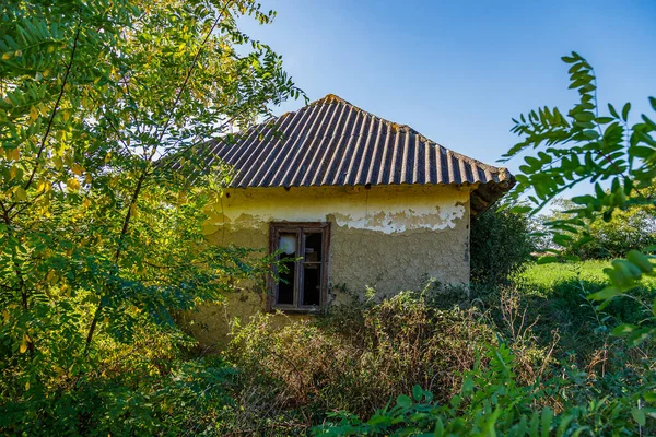 Casa Rural Arruinada Abandonada Conceito Aldeia Moribunda Urbanização Global Fundo — Fotografia de Stock