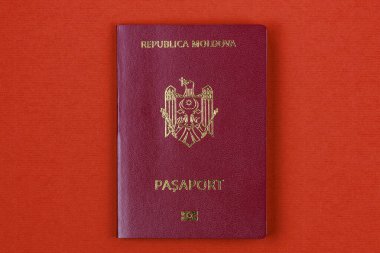 Moldova Cumhuriyeti vatandaşının modern yabancı pasaportu. Metin için kopyalama alanı olan arkaplan.