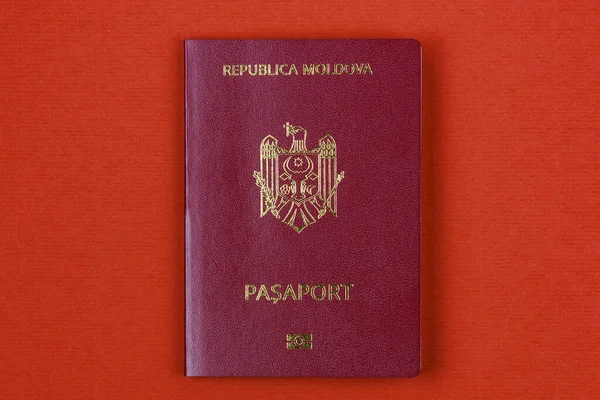 Сучасний Іноземний Паспорт Громадянина Республіки Молдова Тло Копіювальним Простором Тексту — стокове фото